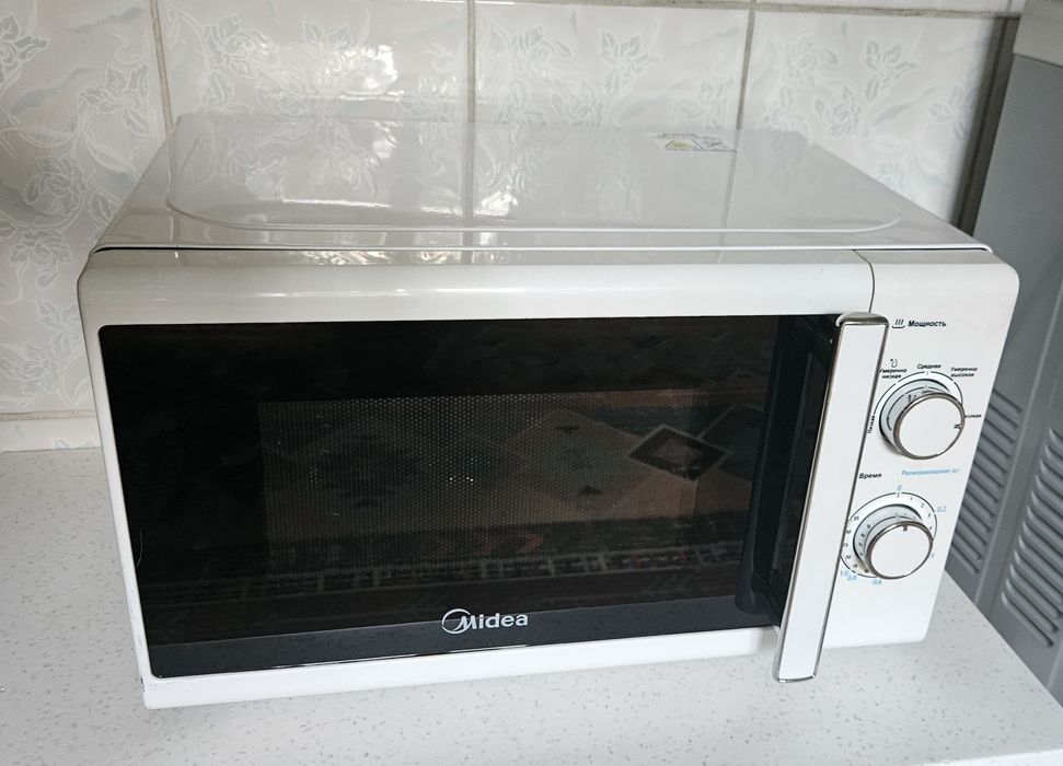 Продам микроволновку Midea бу
