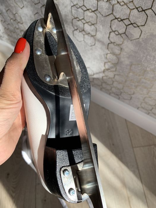 Срочно продам коньки