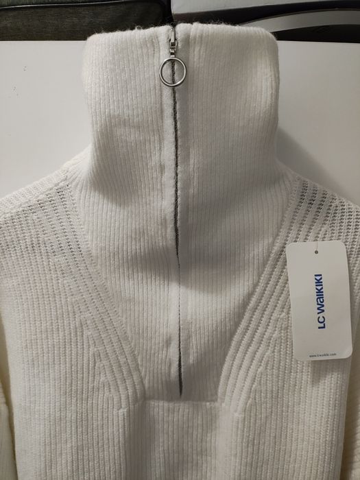 Топъл и мек пуловер с цип, нов с етикет