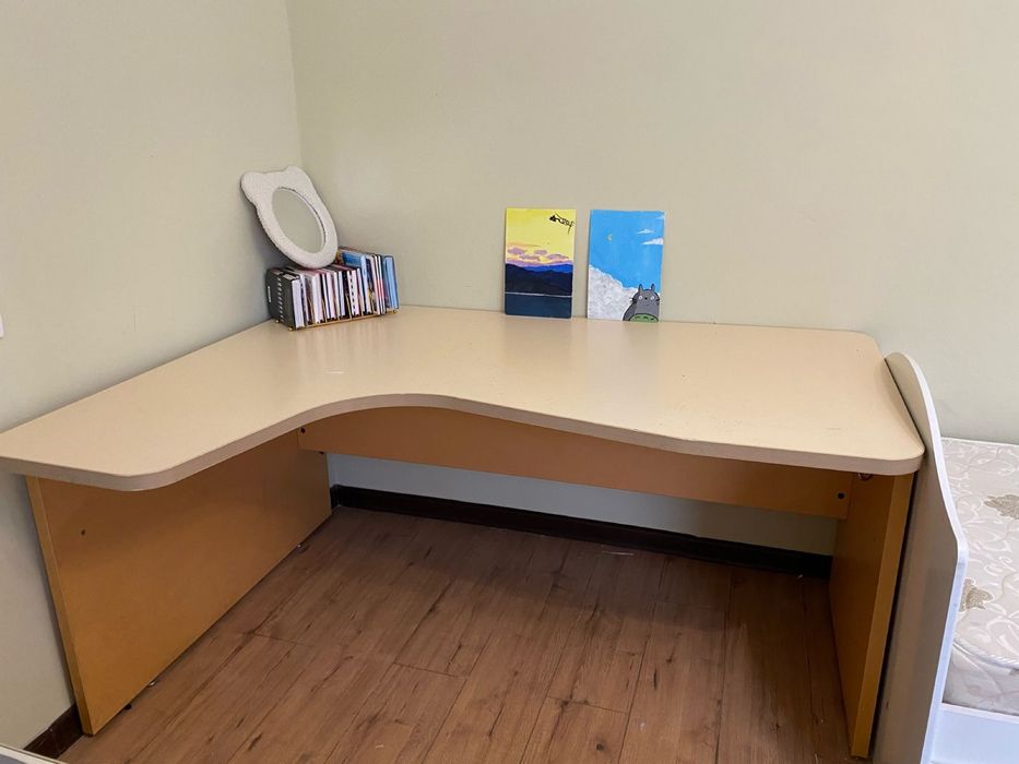 Кровать с матрасом