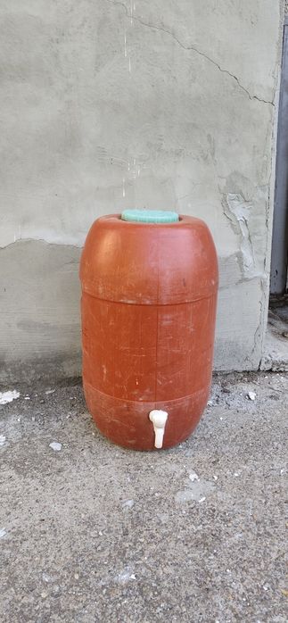 Продавам бидони различни размери