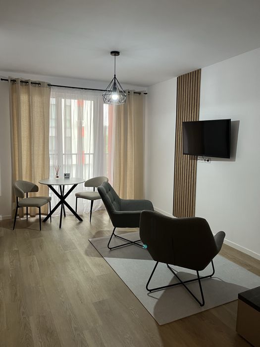 Inchiriez apartament in regim hotelier