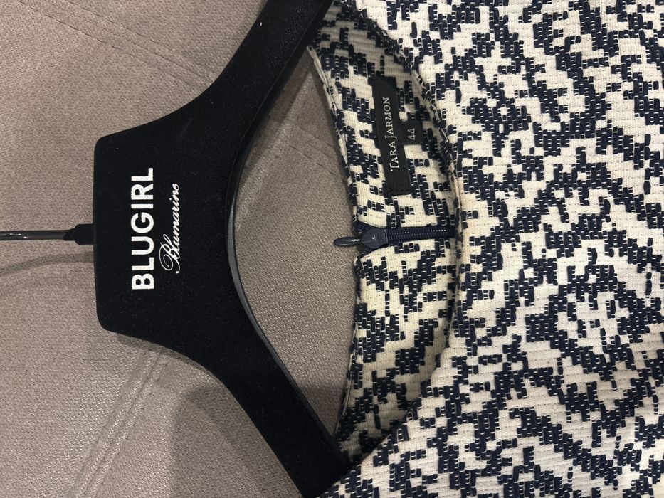 Дамска рокля - цвят слонова кост и тъмно синьо