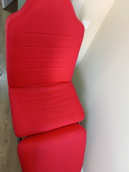 Срочно продам кушетку