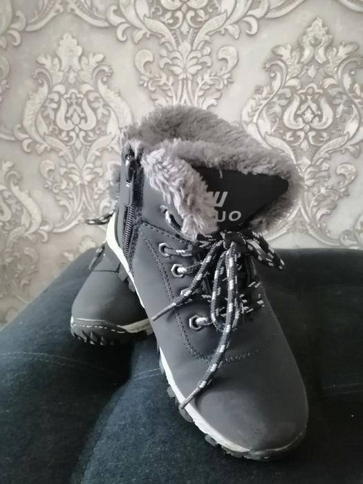 Продам обувь для девочек.