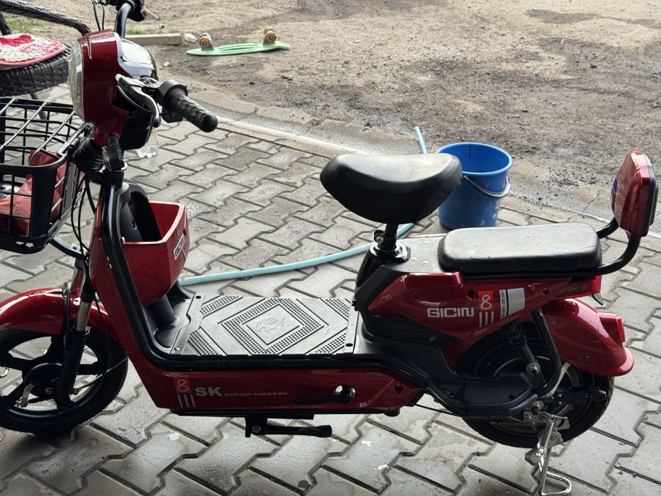 Скутер SKA 8.
