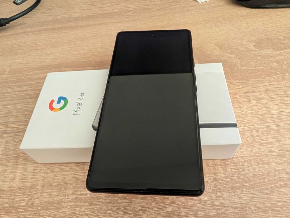 Google Pixel 6a - se vinde cu cutie si husa