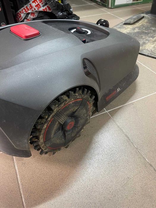 Robotul tuns iarba MOVA 1000, 3D LiDAR, până la 1000 m², evitare inteligentă a obstacolelor, roți pentru teren accidentat