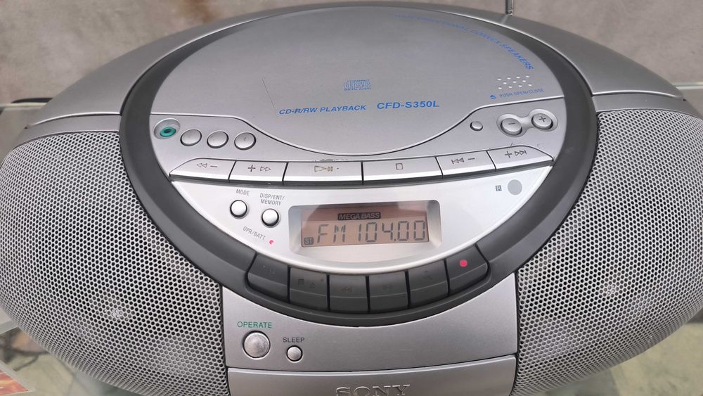 Продам магнитолу Sony CFD-S350L