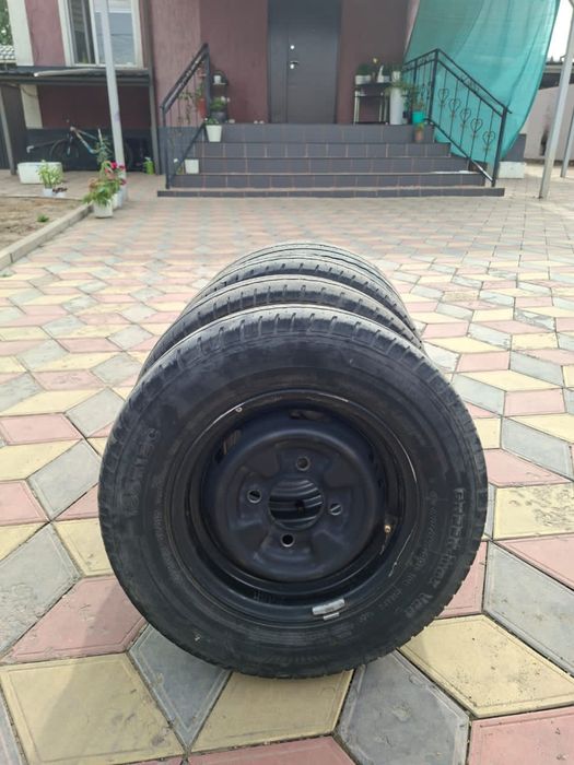 комплект дисков R12 на Damas с шинами.