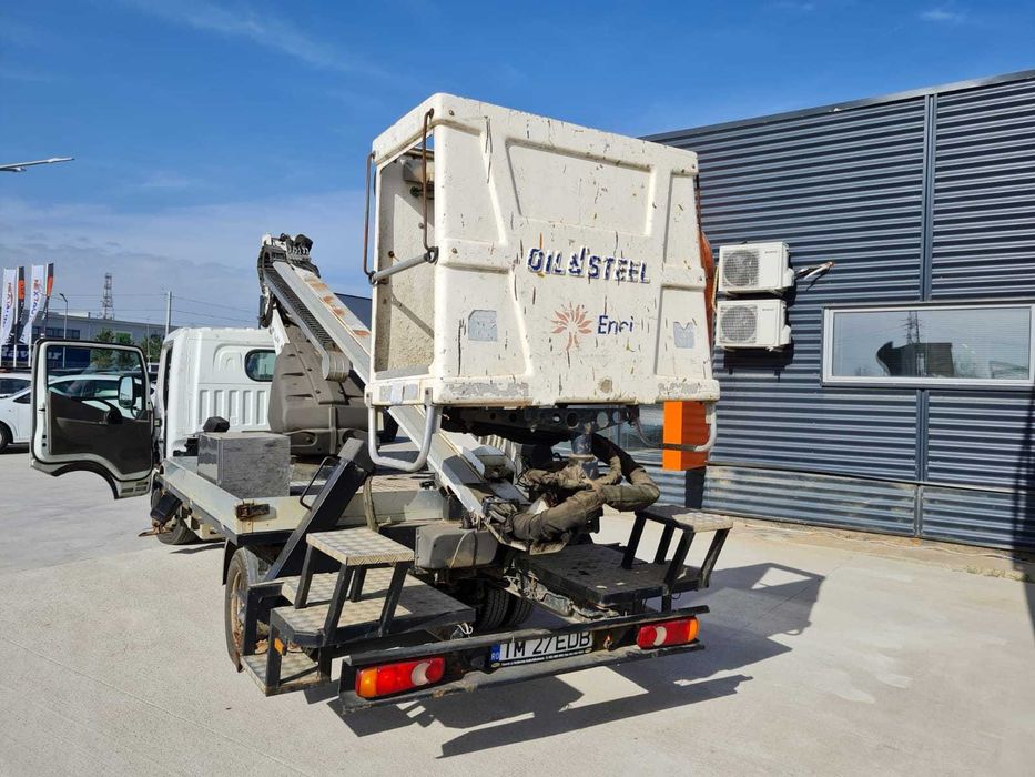 Nacela Nissan Cabstar utilaj functional (motor defect)