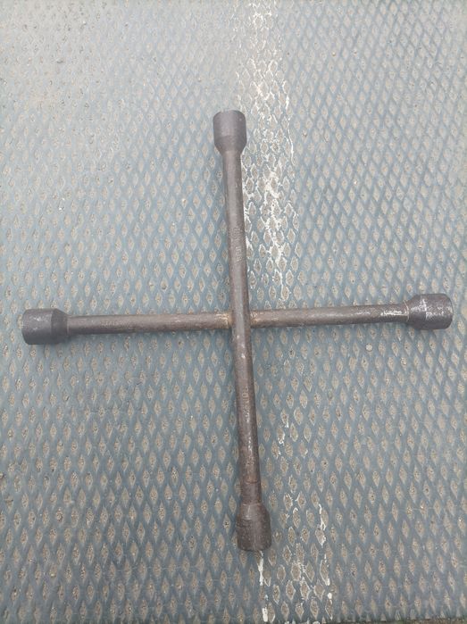 Балнный ключ универсалный