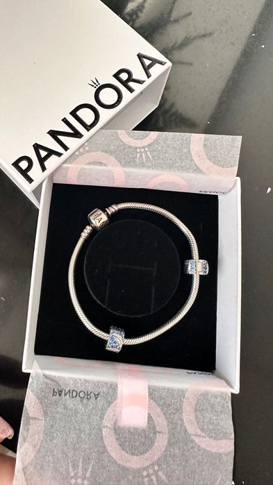 Brățară Pandora autentică + două clipsuri charm