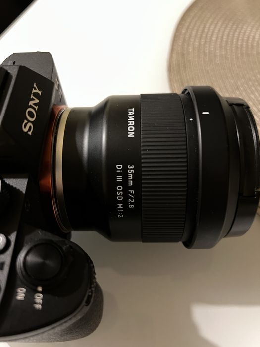 Sony Alpha A7 III - 5725 кадъра, чисто нов, обектив Tamron