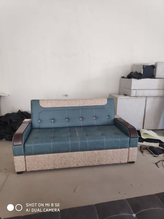 Kuhiniy ugolok Chester. Raskilatnoy  divan