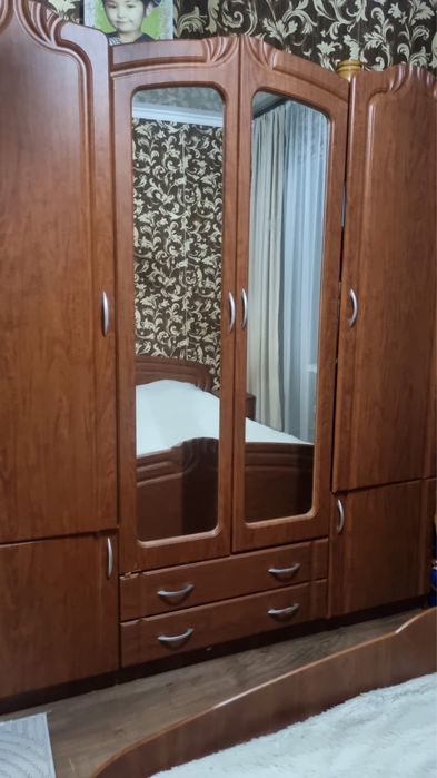 Продается спальный гарнитур