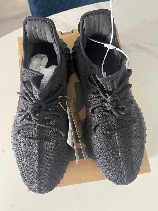 Vând YEEZY 350 V2 ONYX - măsura 44