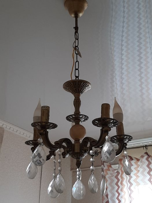 Продам люстры разные