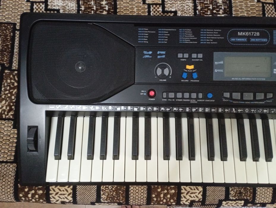 Продам электронный синтезатор