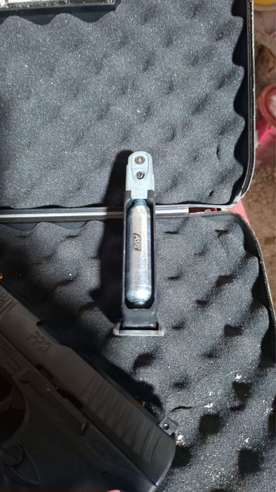 Pistol aer comprimat