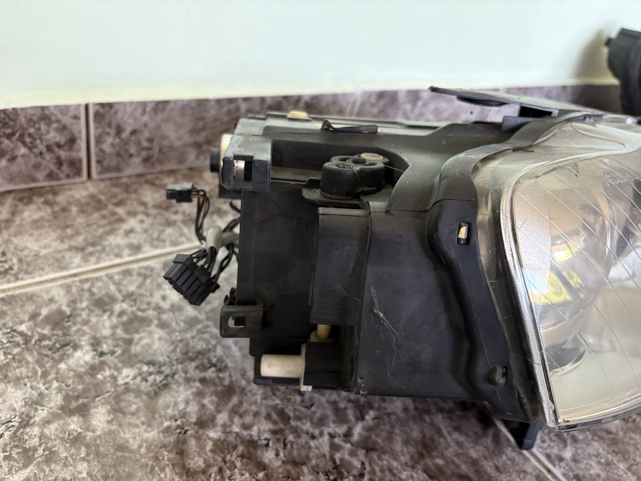 Десен фар за VW Passat b6 / Пасат б 6 Xenon