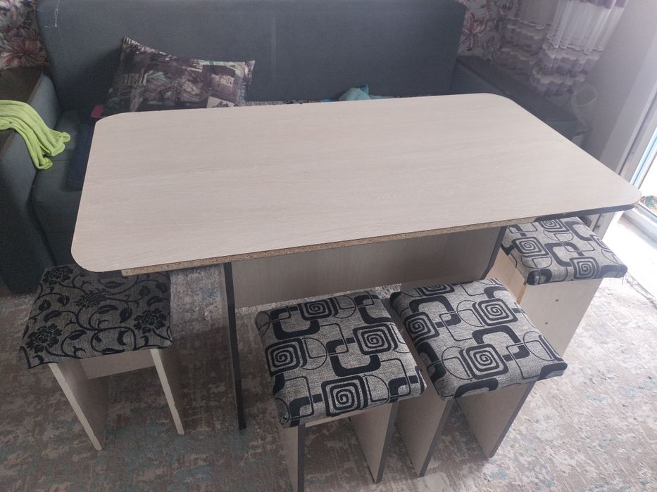 Стол и 4 стулья  в хор сост