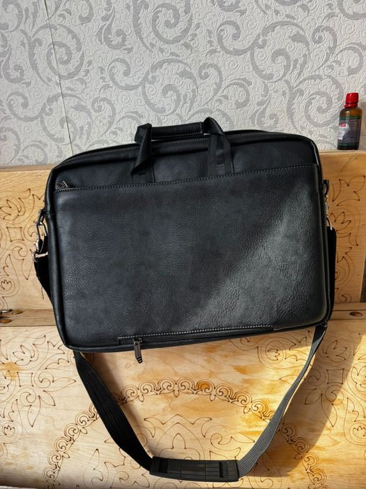 RIVACASE сумка для ноутбука очень замечательно качестве.