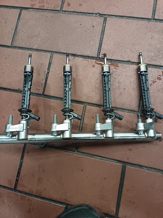 Vând rampa injectoare Mercedes