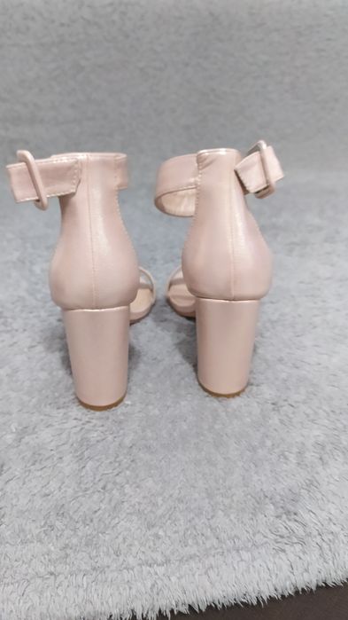 Vând sandale dama,nr 37