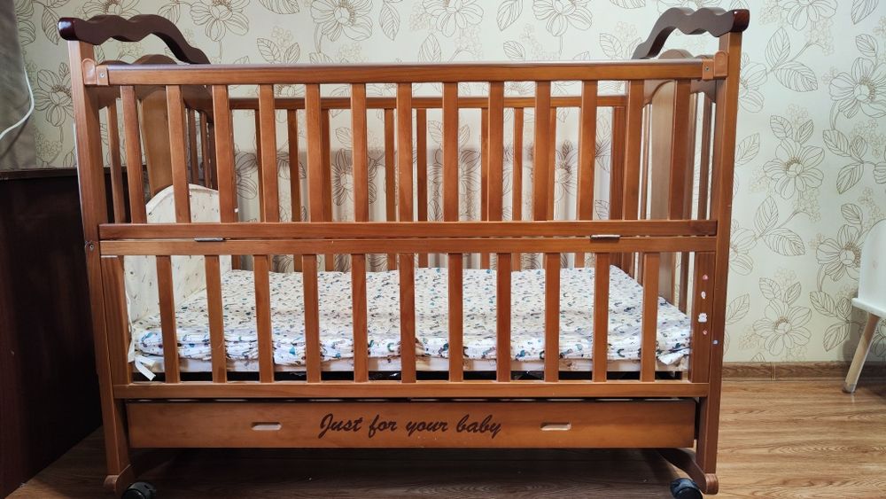 Детская кроватка