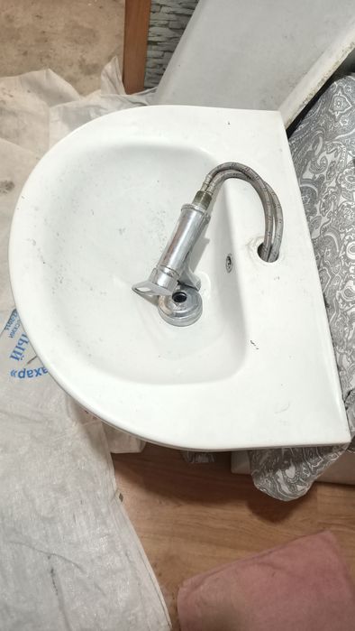 Раковина с пьедесталом