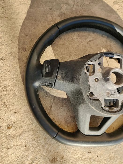 Volan piele cu padele Vw Golf 8 Seat Leon 3 5F Seat Toledo 3 Seat Ibiza 2012 2020 Cod 5F0419091L