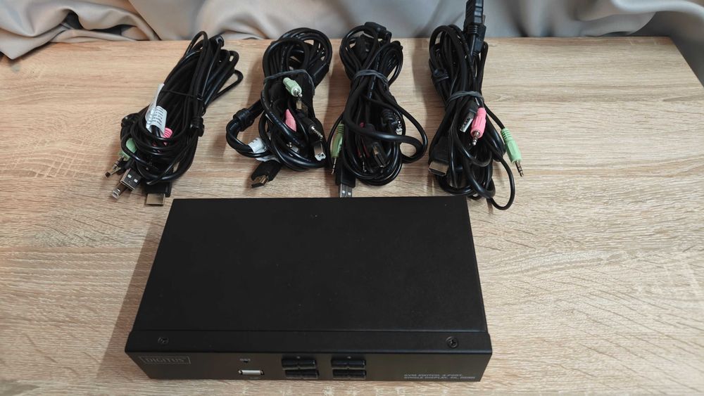 KVM Switch Digitus DS-12880 4-порта, 4K HDMI, като нов