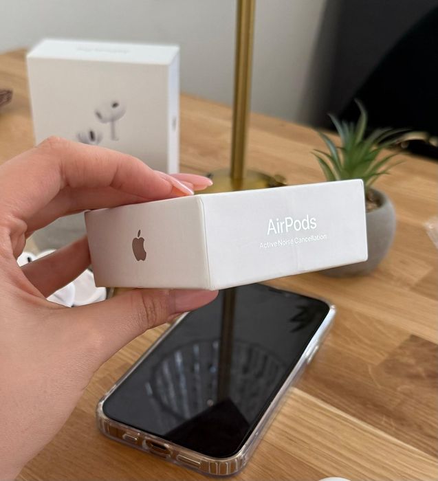 AirPods Gen.4 (Noise Cancelling)