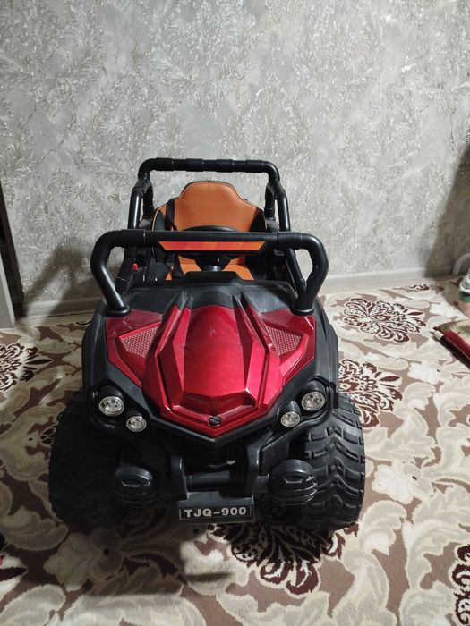 Продам машину с пультом управления