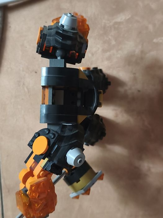 Vând lego Ninjago figurine și seturi originale