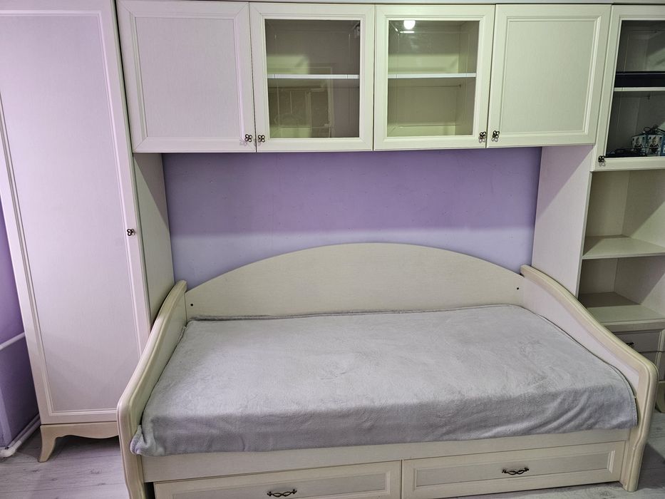 Продам спальный гарнитур