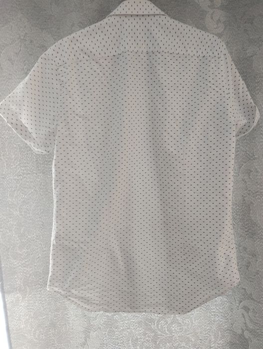 Cămașă Zara bărbați albă cu imprimeu albastru,mânecă scurtă,slim,guler clasic,închidere cu nasturi