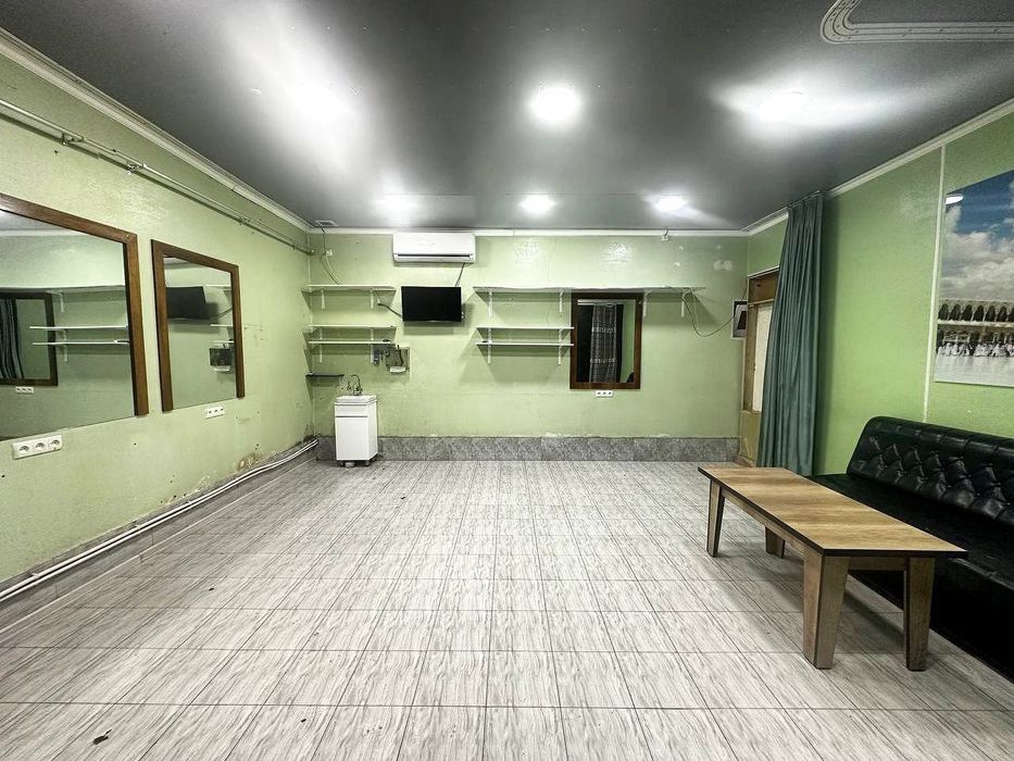 Под Офис,Ателье, и др вид деятельности влоль дороги на Алгоритме