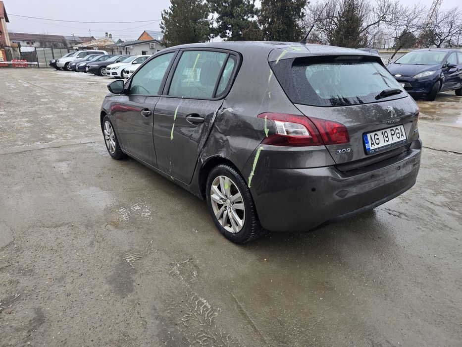 Pegeot 308 avariat, lovit, defect