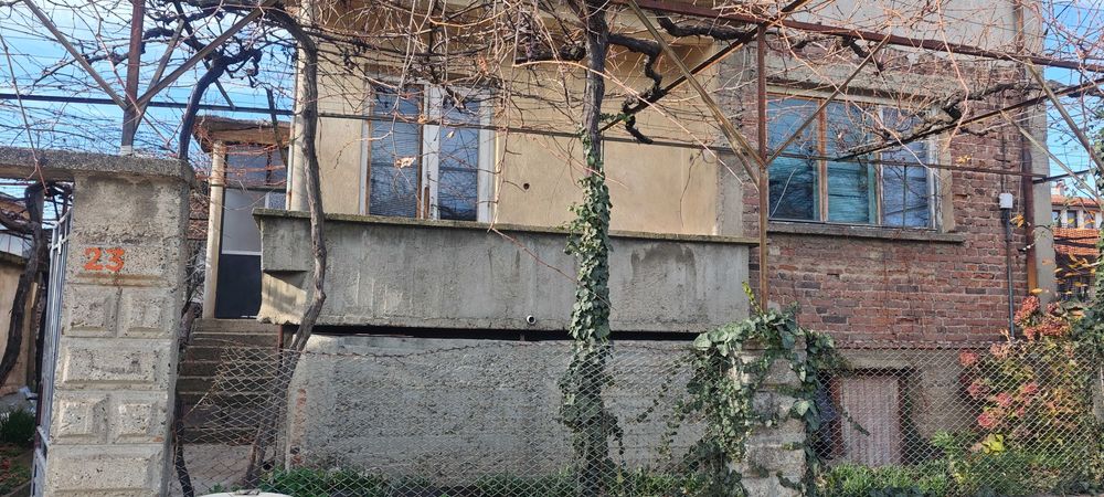 Продава се Етаж от къща в Казанлък - 70 кв.м за 853 €/кв.м - Снимка #1