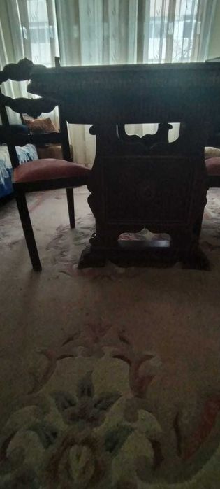 Masă din lemn masiv din nuc stil florentin secolul XIX