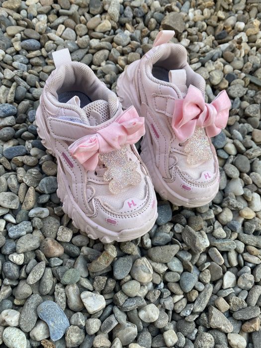 Vand adidasi fetita.