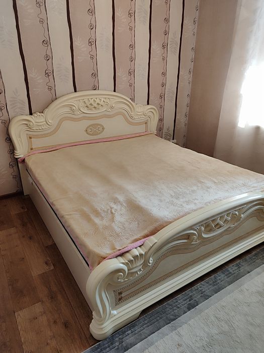 Кровать с матрасом