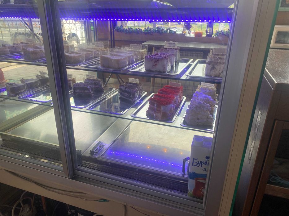 кондитерская витрина холодильник