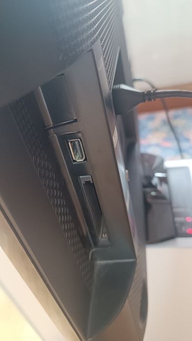 Televizor Led Samsung 24 inch cu telecomanda originala suport perete