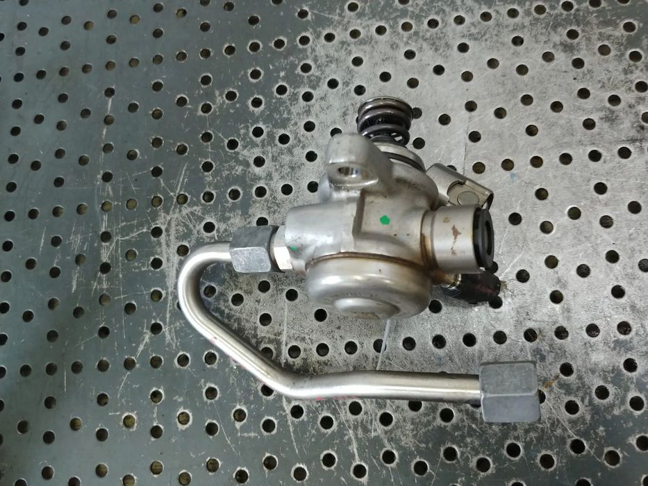 pompa inalta  1.0b dby seat ibiza 6f  vw polo 6r golf 7 skoda fabia 3 audi a3 8v 04e127027n -cu defect