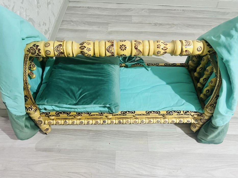 Бесік сатамын .