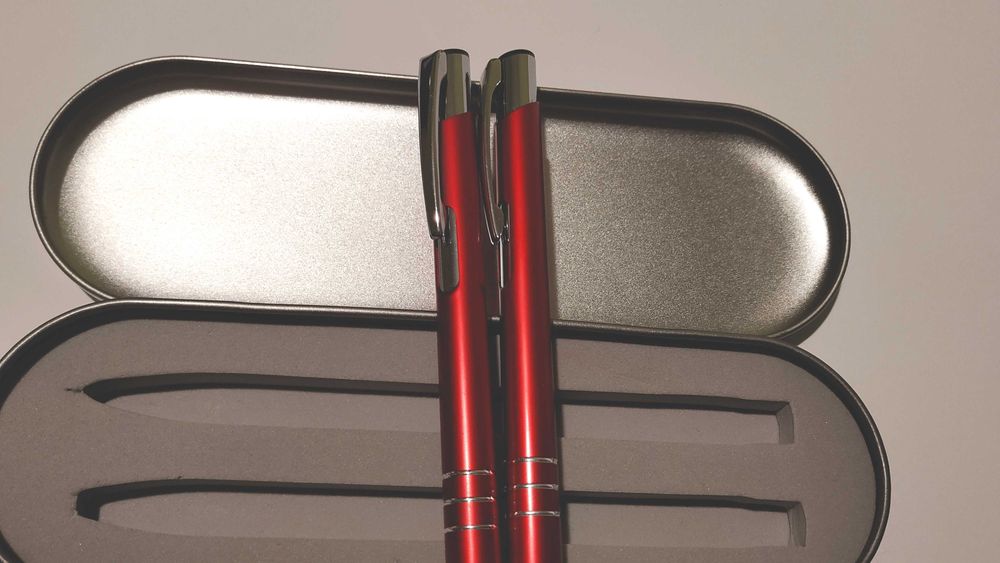 Луксозен комплект - химикал и тънкописец в метална кутия