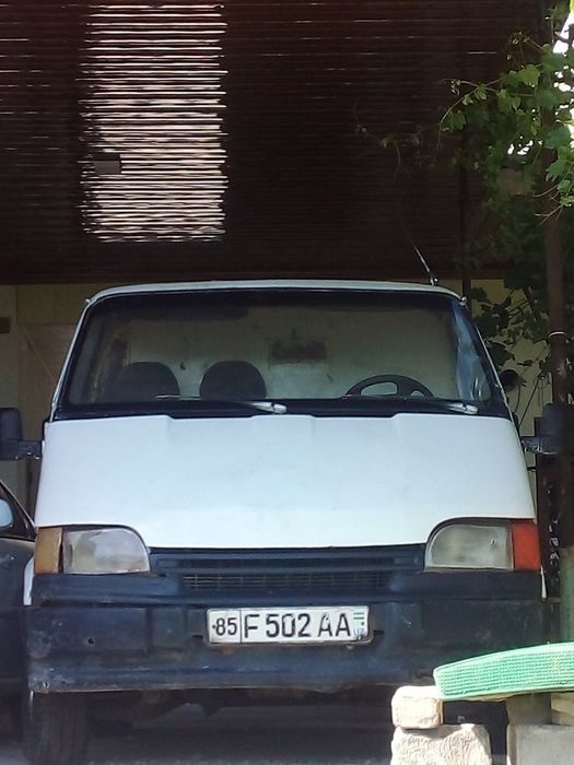 Mashina Ford sotiladi tez va arzon kelishiladi